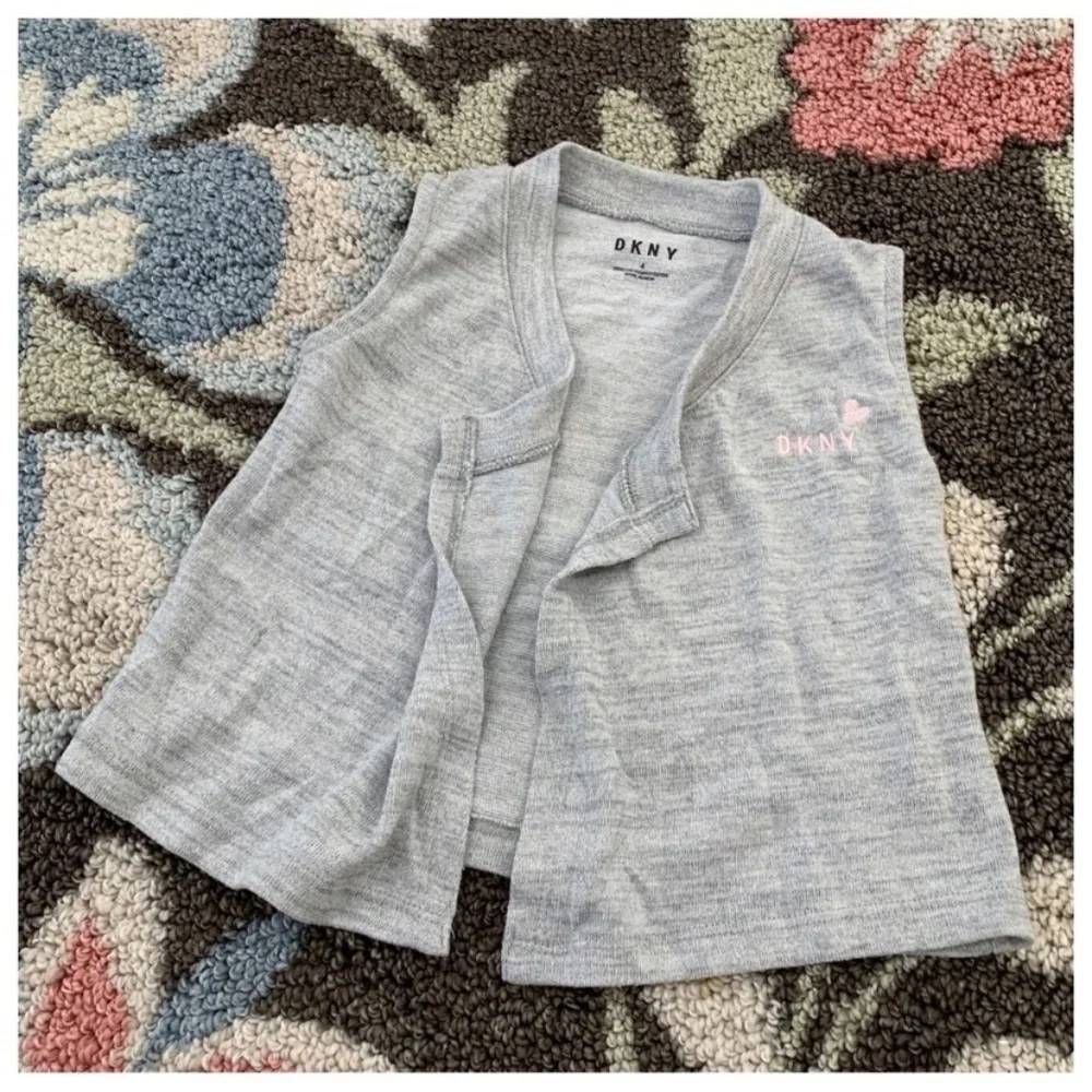 DKNY Embroidered Pink Gray Open Knit Fashion Sleeveless Vest Top Big Girl Size 4